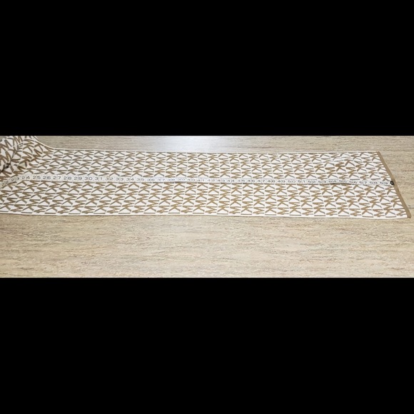 MK scarf by Michael Kors - Picture 10 of 13